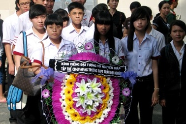 Học sinh Cần Thơ thành kính viếng Đại tướng Võ Nguyên Giáp