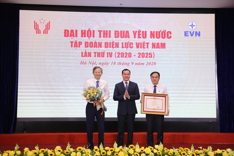 EVN tổ chức thành công Đại hội thi đua yêu nước lần IV - 1 EVN tổ chức thành công Đại hội thi đua yêu nước lần IV - 1