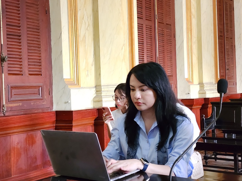 Tranh luận căng thẳng vụ siêu mẫu Ngọc Thúy bị đòi hàng trăm tỷ đồng - 2 Tranh luận căng thẳng vụ siêu mẫu Ngọc Thúy bị đòi hàng trăm tỷ đồng - 2