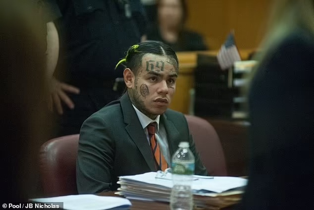 El rapero Tekashi 6ix9ine fue brutalmente golpeado mientras iba al gimnasio - 3