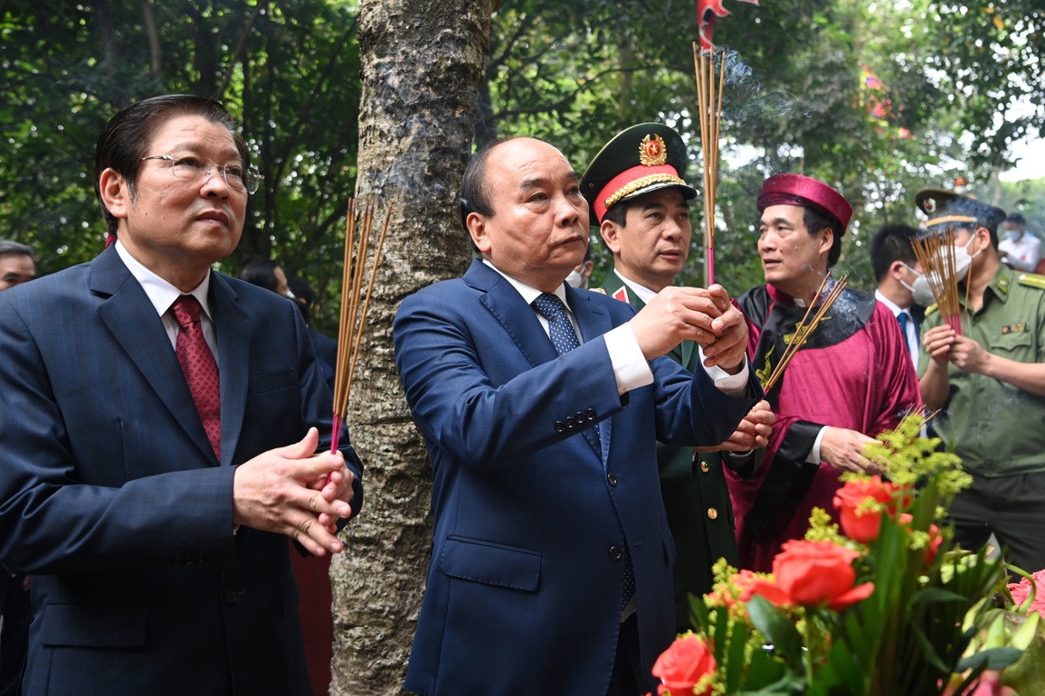 Chủ tịch nước dâng hương giỗ Tổ Hùng Vương - 4 Chủ tịch nước dâng hương giỗ Tổ Hùng Vương - 4
