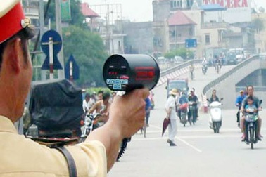 Nâng mức phạt với lái xe uống rượu bia, chạy quá tốc độ