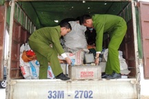 Bắt xe tải chở 10 tấn chất thải nguy hại về Hà Nội tái chế