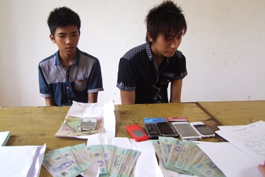 Bắt khẩn cấp 2 đối tượng lừa đảo công nghệ cao