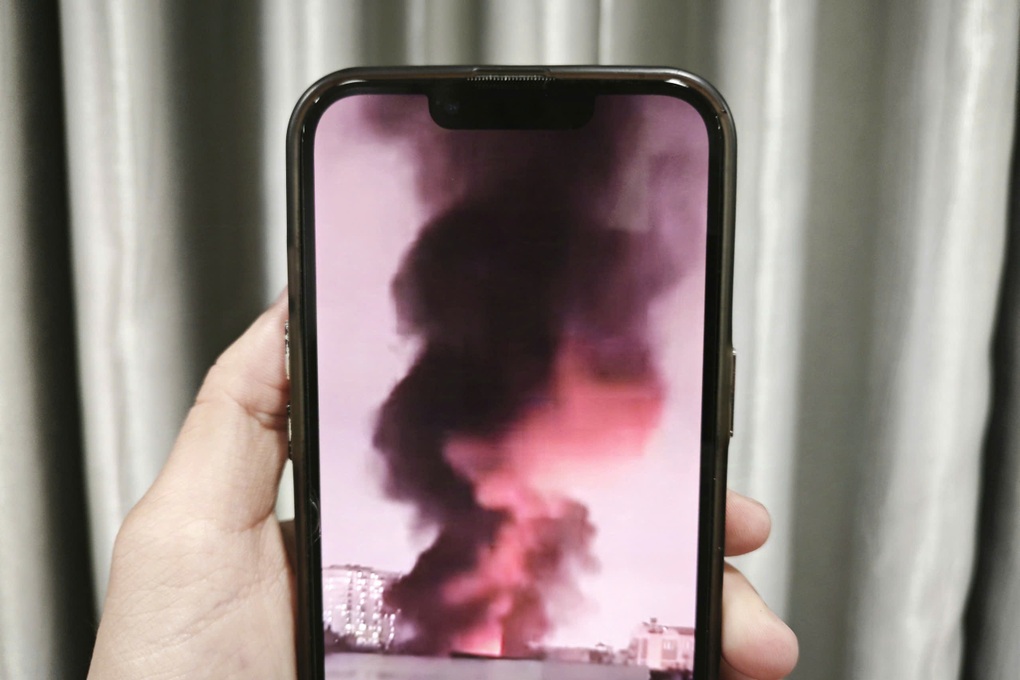 Cháy nhà chứa bao bì ở TPHCM - 1 Cháy nhà chứa bao bì ở TPHCM - 1