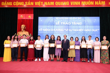 Cán bộ công chức từng bị kỷ luật có được xét tặng kỷ niệm chương cấp tỉnh?