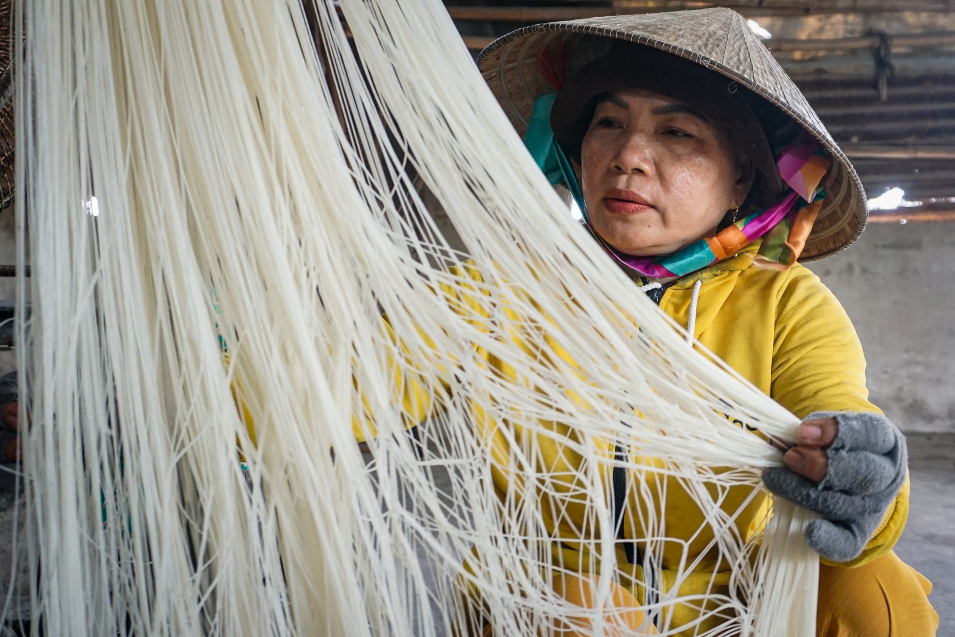 Nghề cày ngày cày đêm, ép hạt gạo nhả ra sợi vàng - 6 Nghề cày ngày cày đêm, ép hạt gạo nhả ra sợi vàng - 6