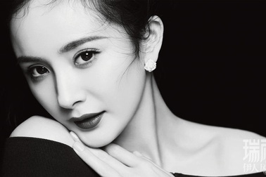 Cận cảnh gương mặt hoàn hảo của Dương Mịch