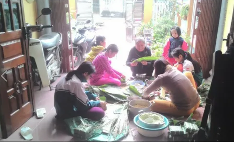 Người đàn ông bật khóc khi mẹ dặn: Đừng về Tết! - 4 Người đàn ông bật khóc khi mẹ dặn: Đừng về Tết! - 4