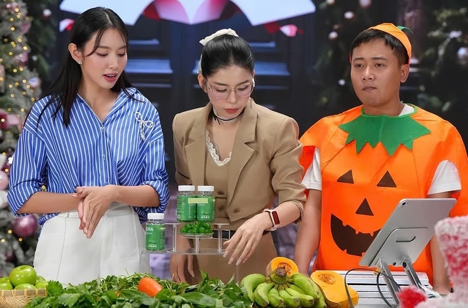 Hoa hậu Thùy Tiên: Từ vương miện đổi đời đến vết trượt dài kẹo rau củ - 5 Hoa hậu Thùy Tiên: Từ vương miện đổi đời đến vết trượt dài kẹo rau củ - 5