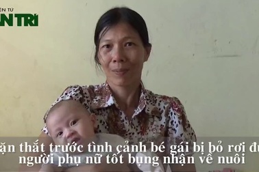 Tình cảnh ngặt nghèo của bé gái bị bỏ rơi được phụ nữ tốt bụng nhận về nuôi
