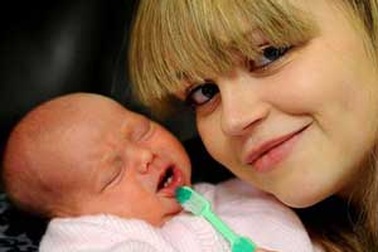 Vừa chào đời đã có đủ 2 răng cửa