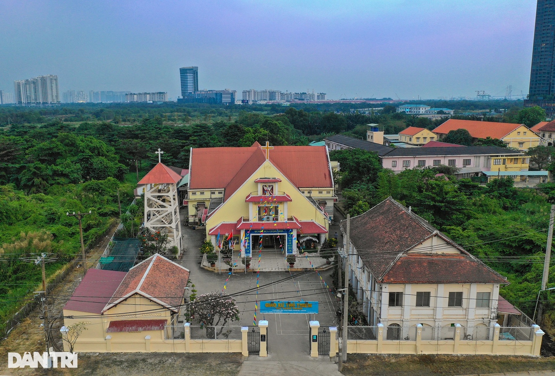 Nhà thờ cổ kính hơn 150 tuổi tĩnh lặng giữa khu đô thị vàng Thủ Thiêm - 5 Nhà thờ cổ kính hơn 150 tuổi tĩnh lặng giữa khu đô thị vàng Thủ Thiêm - 5