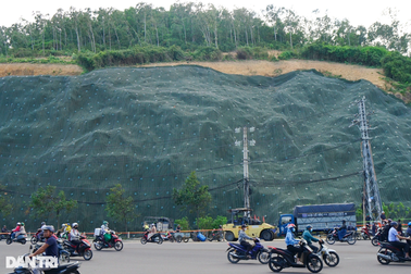 Thông xe toàn bộ cửa ngõ Quy Nhơn sau 2 năm rào chắn khắc phục sạt lở núi