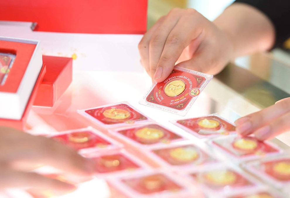 Giá vàng sụt giảm, nhà đầu tư bán ra cả tấn - 1 Giá vàng sụt giảm, nhà đầu tư bán ra cả tấn - 1
