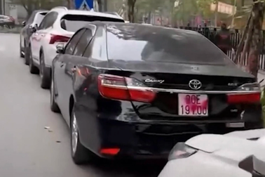 Nhiều xế hộp bị xịt sơn tại khu đô thị ở Hà Nội