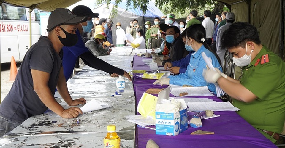 Những người ăn chạp mả cùng ca dương tính SARS-CoV-2 có kết quả âm tính - 1 Những người ăn chạp mả cùng ca dương tính SARS-CoV-2 có kết quả âm tính - 1