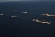 Tướng Trung Quốc cảnh báo đánh chìm tàu sân bay Mỹ