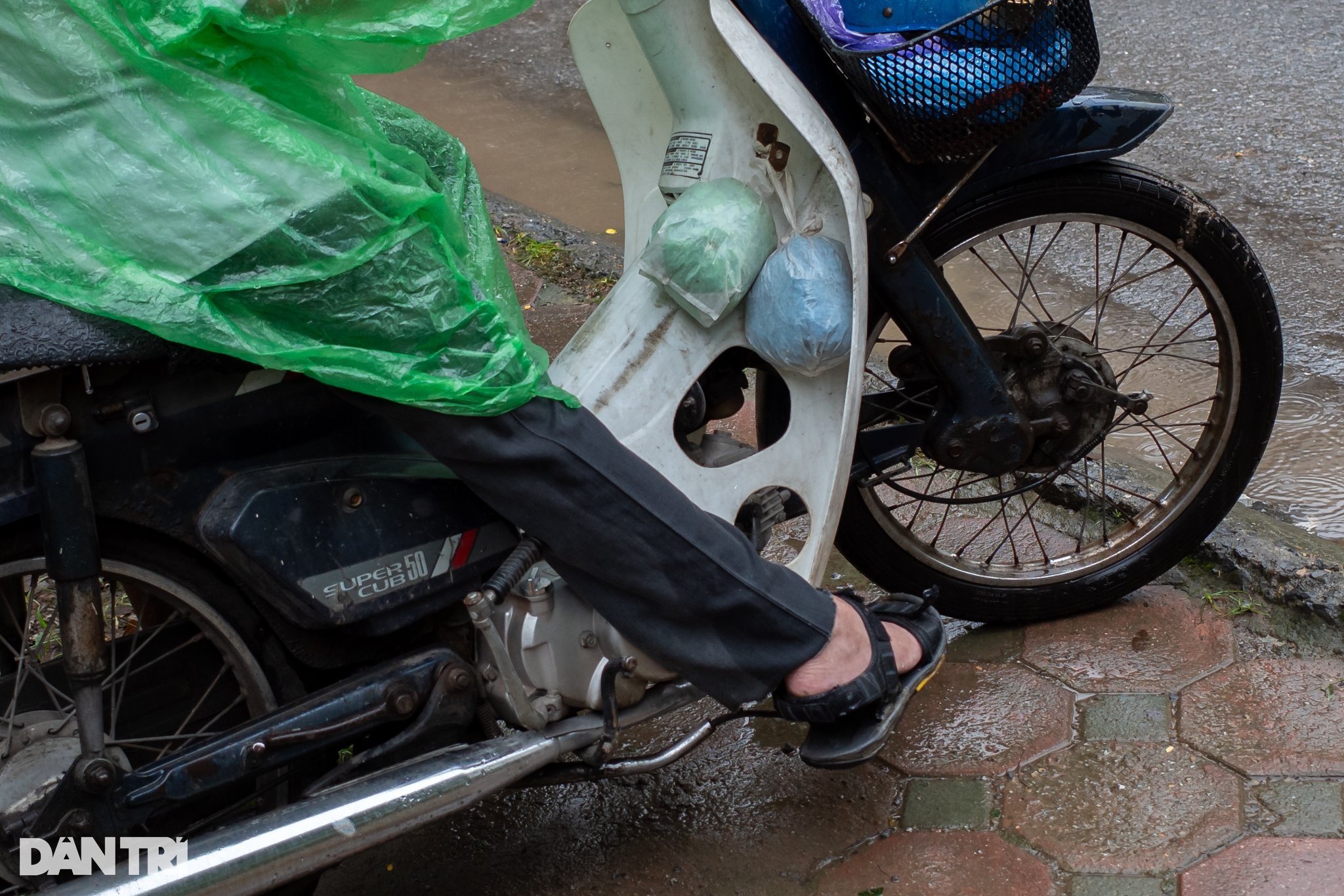 Cụ ông 80 tuổi ở Hà Nội lấy vợ kém 26 tuổi: Thường bị nhầm là ông của con - 5 Cụ ông 80 tuổi ở Hà Nội lấy vợ kém 26 tuổi: Thường bị nhầm là ông của con - 5
