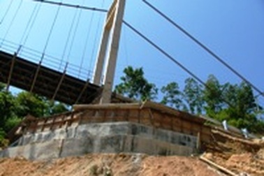 Khoan móng, đổ bê tông vĩnh cửu từ tầng đá mẹ