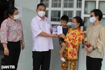 Hỗ trợ bé trai 2 tuổi bị mẹ bỏ rơi, cha mất vì Covid-19 ở Bạc Liêu