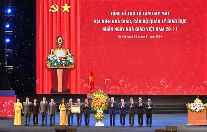 Membangun tim guru dan administrator pendidikan yang berbudi luhur dan bertalenta - 2 Xây dựng đội ngũ nhà giáo, cán bộ quản lý giáo dục có đức, có tài - 2