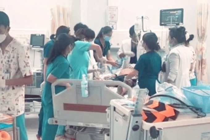 Ca phẫu thuật cấp cứu cho bé trai kéo dài hơn 4 giờ đồng hồ, với gần 4 lít máu được truyền. Ảnh: BVCC