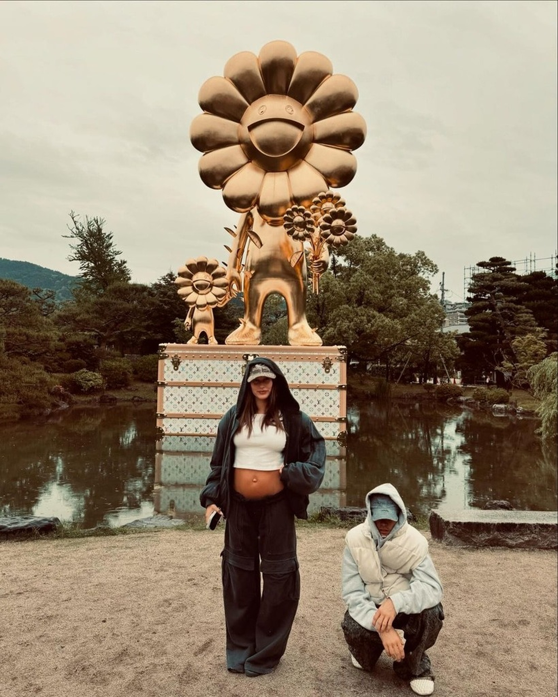 Thời trang bầu vừa sành điệu, vừa gợi cảm của Hailey Bieber - 17 Thời trang bầu vừa sành điệu, vừa gợi cảm của Hailey Bieber - 17
