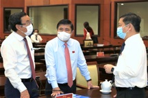 "Nhiệm vụ hàng đầu của UBND TPHCM khóa mới là kiểm soát dịch Covid-19"