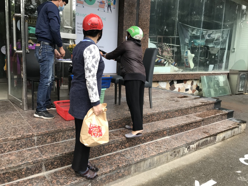 Sau ATM gạo, Hà Nội có thêm siêu thị 0 đồng để giúp đỡ hoàn cảnh khó khăn - 10 Sau ATM gạo, Hà Nội có thêm siêu thị 0 đồng để giúp đỡ hoàn cảnh khó khăn - 10
