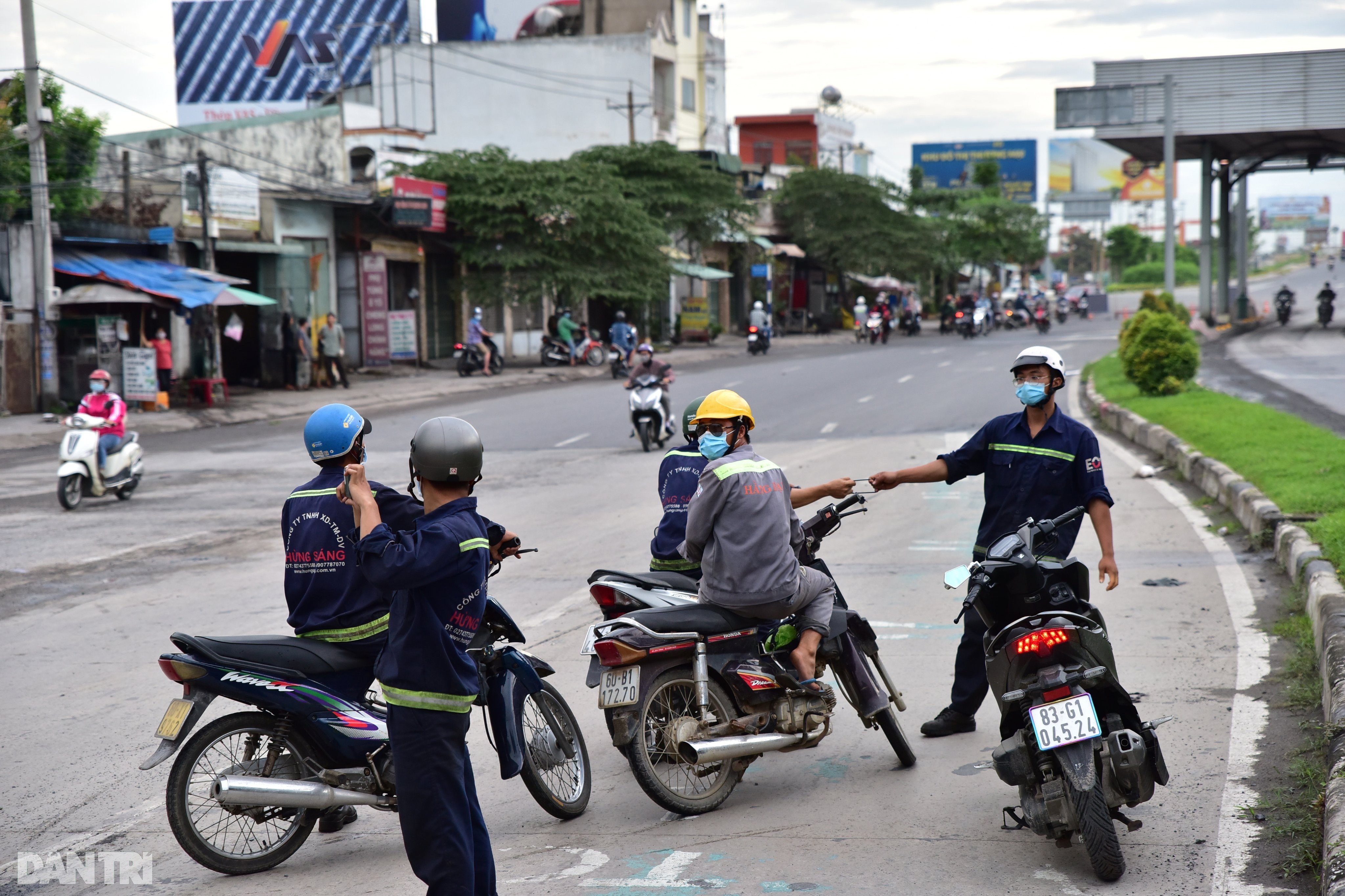 Người dân khăn gói hành lý ùn ùn rời Sài Gòn ngay trước giờ G - 5 Người dân khăn gói hành lý ùn ùn rời Sài Gòn ngay trước giờ G - 5