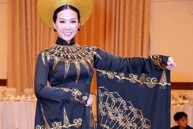 Hoa hậu Thu Hoài mặc áo dài "Nữ Oa" diễn thời trang