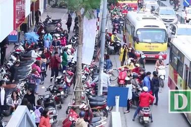 Hà Nội: Chen chân mua hàng giảm giá trong ngày Black Friday