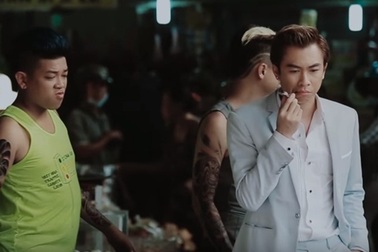 Hồ Việt Trung livestream tuyên bố bỏ “Giải cứu tiểu thư” để “Truy tìm kho báu”