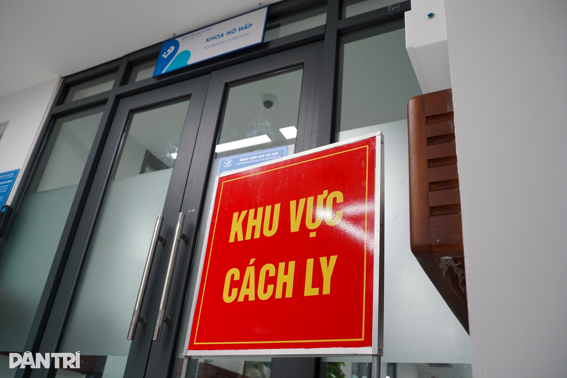 Hà Nội: Trẻ nhập viện vì cúm tăng vọt, bác sĩ căng mình ngăn biến chứng - 12