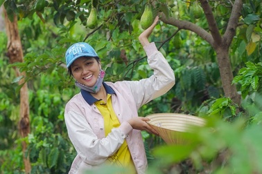 H’Hen Niê: Hoa hậu khi ra thế giới – về nhà vẫn là nông dân