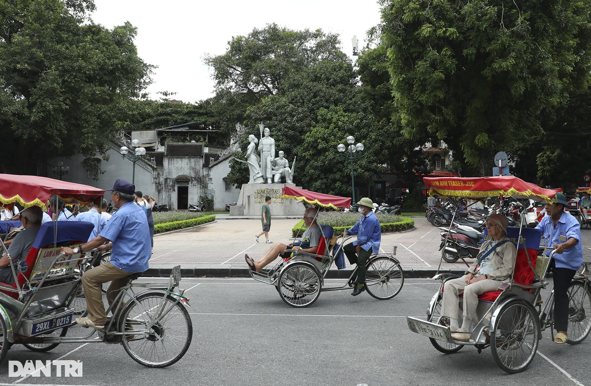 Những tượng đài cảm tử trong lòng Hà Nội - 12