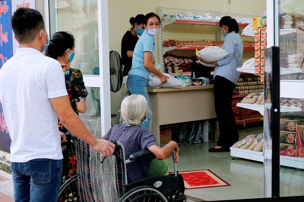 Siêu thị 0 đồng giữa đất Cảng: Có bao gạo này, tôi ấm bụng cả tháng! - 2