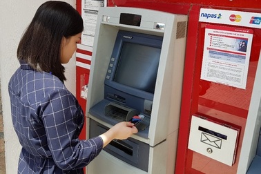 Giảm nỗi lo về phí ngân hàng