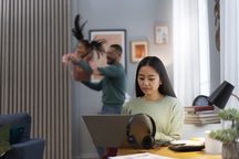 Nhân sự trẻ xin về quê sớm vì chi phí mùa Tết gấp đôi tiền thưởng