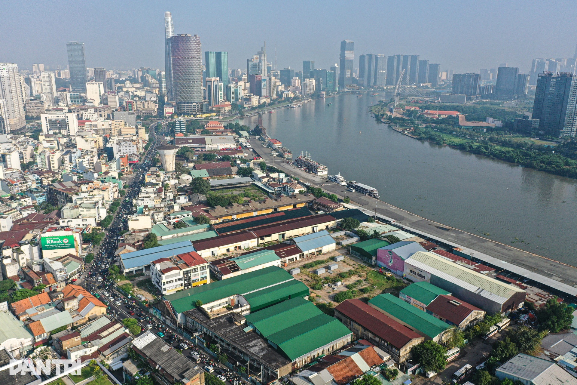 Hiện trạng đường qua dạ cầu Khánh Hội được đề xuất cải tạo để giảm kẹt xe - 10 Hiện trạng đường qua dạ cầu Khánh Hội được đề xuất cải tạo để giảm kẹt xe - 10