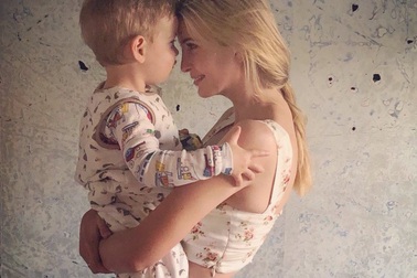 Ảnh mẹ con Ivanka Trump hứng chỉ trích vì chính sách nhập cư của Mỹ