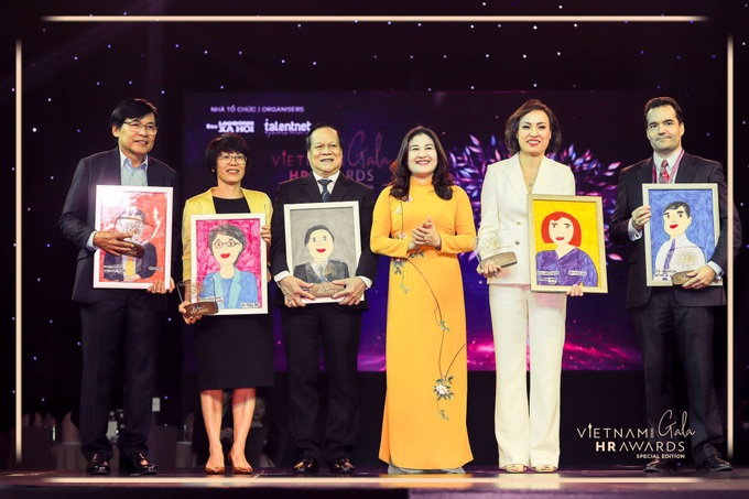 12 doanh nghiệp, 10 lãnh đạo nhân sự đoạt giải thưởng Vietnam HR Awards lần thứ IV/2020 - Ảnh 1.