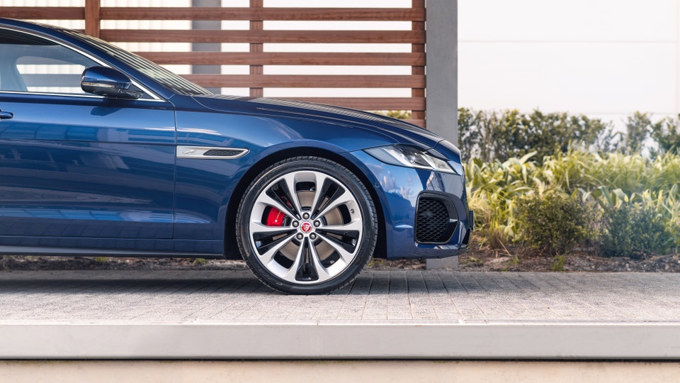 Jaguar XF 2021 đã sẵn sàng, thêm lựa chọn trong phân khúc sedan hạng sang - 8 Jaguar XF 2021 đã sẵn sàng, thêm lựa chọn trong phân khúc sedan hạng sang - 8