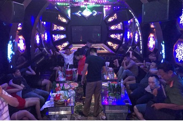 Hết tiền tiêu xài, thiếu niên 16 tuổi "bán" thiếu nữ vào quán karaoke lấy 3 triệu đồng