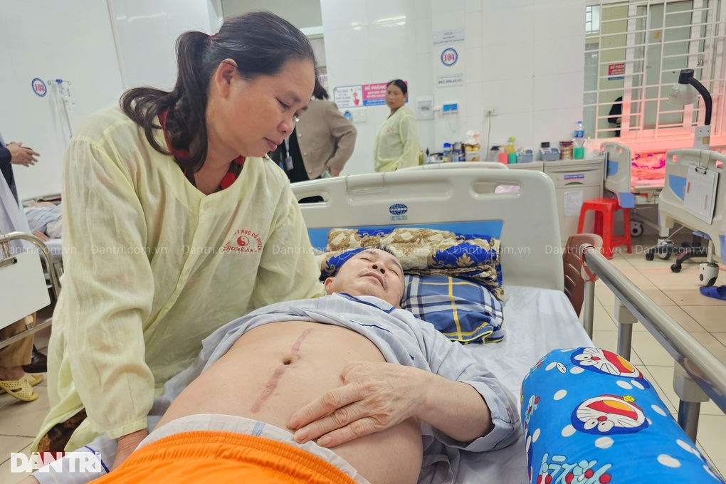 Cha gặp nạn trên đường đi lấy thuốc cho con trai, vật vã trong đau đớn - 1 Cha gặp nạn trên đường đi lấy thuốc cho con trai, vật vã trong đau đớn - 1