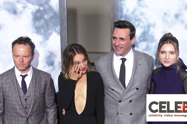 Natalie Portman nổi bật trên thảm đỏ