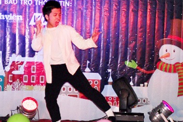 Sinh viên trổ tài nhảy Michael Jackson điệu nghệ 