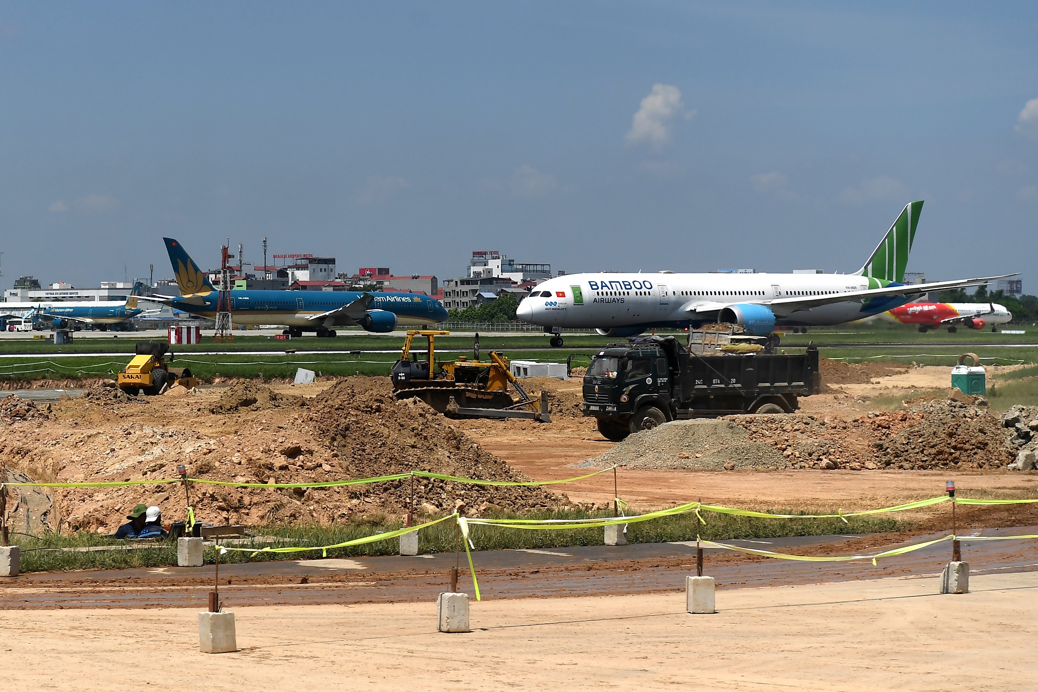 Hoàn tất giải cứu đường băng Nội Bài, đón chuyến bay đầu tiên của năm mới - 17 Hoàn tất giải cứu đường băng Nội Bài, đón chuyến bay đầu tiên của năm mới - 17