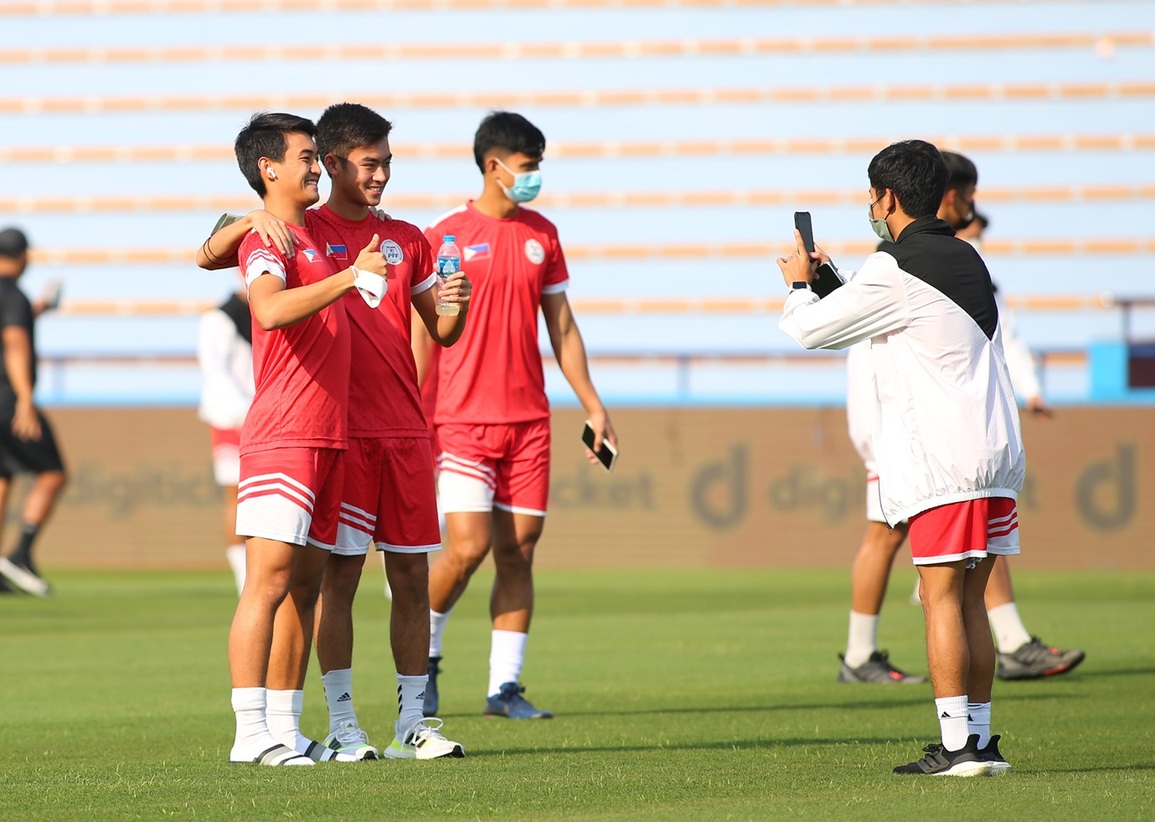 Cầu thủ U23 Philippines khen mặt sân Việt Trì, tự tin vào bán kết SEA Games - 2 Cầu thủ U23 Philippines khen mặt sân Việt Trì, tự tin vào bán kết SEA Games - 2